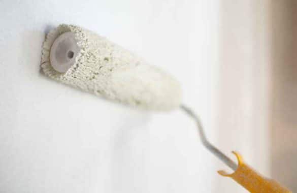 Lessiver un mur avant peinture avec du vinaigre blanc : méthode simple