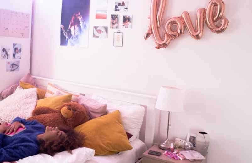 Créer un mur galerie pour personnaliser la chambre d’ado ENOstudio