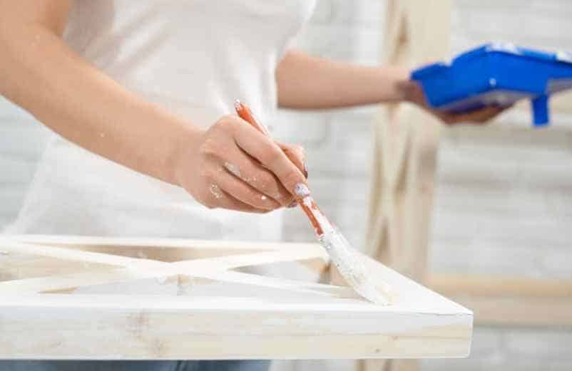 Quelles couleurs choisir pour repeindre un meuble en bois et le moderniser ? ENOstudio