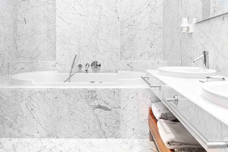 Feuille de pierre : le revêtement naturel qui transforme votre salle de bain ENOstudio