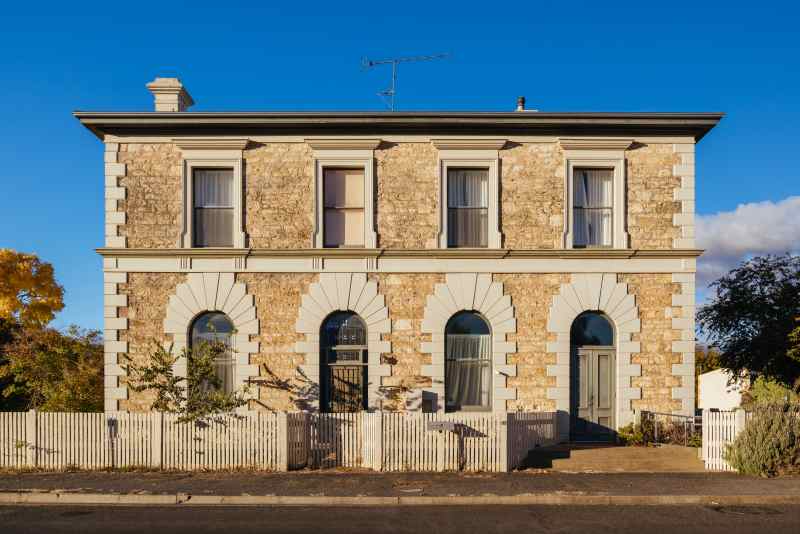 Pourquoi faire appel à un spécialiste de l’enduit imitation pierre pour sa façade ? ENOstudio