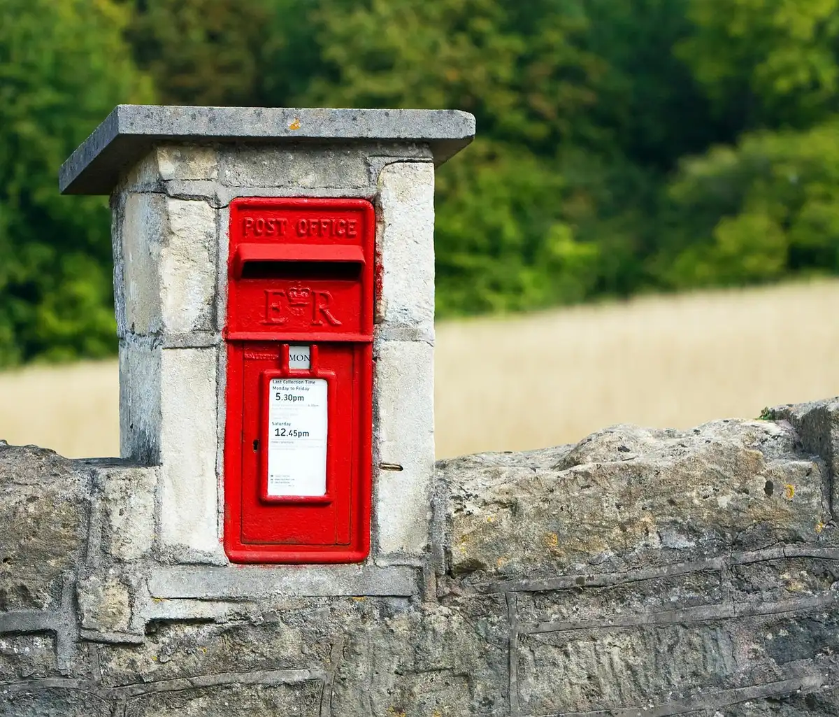 Lettre recommandée prête à être postée pour notifier un congé